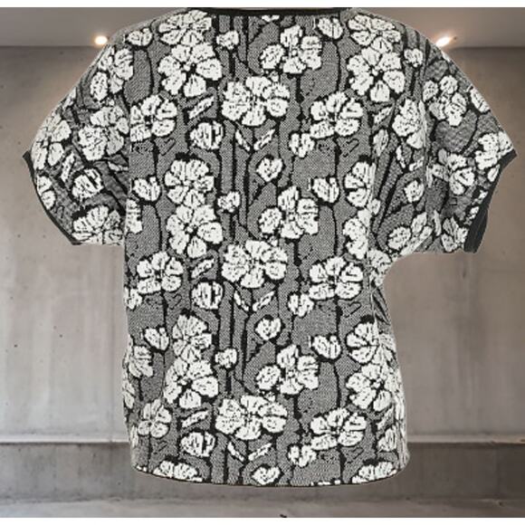 Cynthia Rowley Floral Jacquard Dolman Sleeve Knit Top Black White Medium - Picture 2 of 7